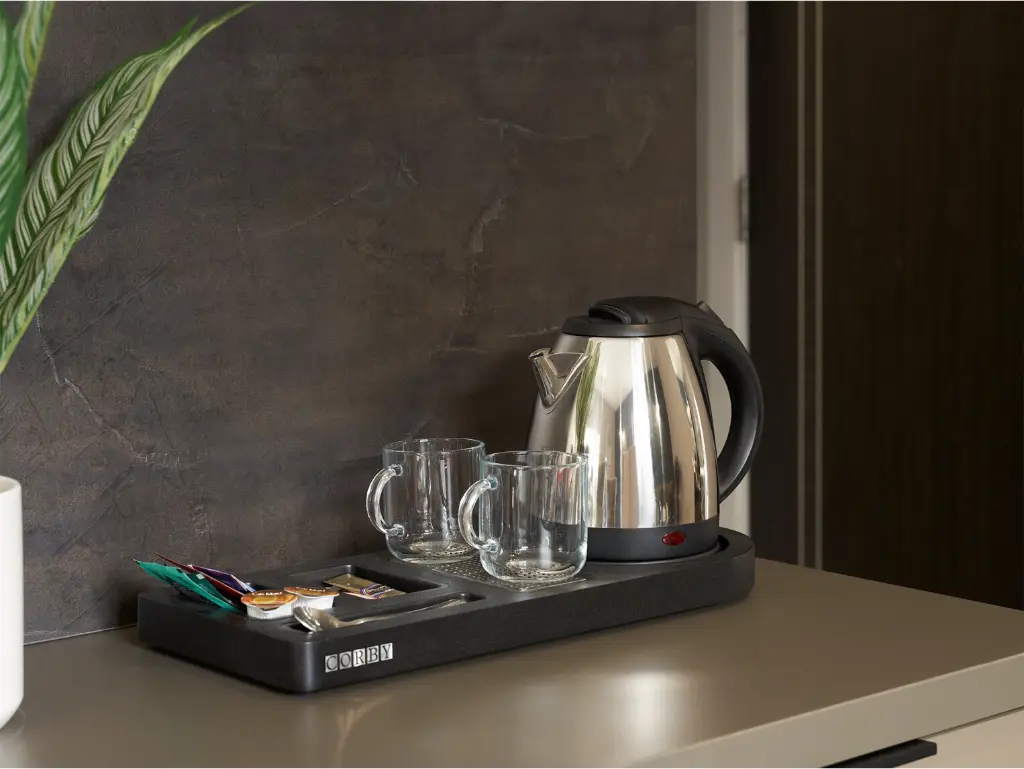 corby-buckingham-1l-kettle-in-polished-steel5.webp