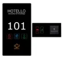 Hotello Identity 101 персонализиран комплект от тъч панел за врата с номер и звънец + енергоспестяващ холдер, изработен с логото на клиента върху черно закалено стъкло